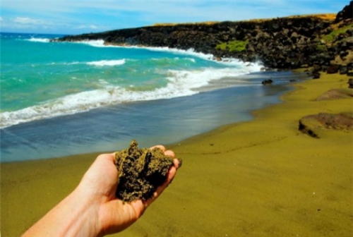 Bãi biển có màu cát xanh kỳ lạ ở Hawaii - 6