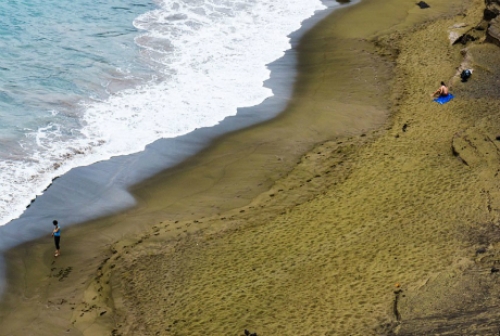 Bãi biển có màu cát xanh kỳ lạ ở Hawaii - 8