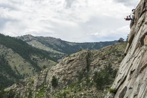 Mạo hiểm cắm trại giữa lưng chừng vách đá ở Colorado - 4