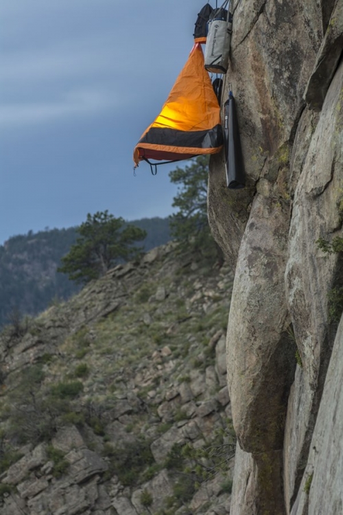 Mạo hiểm cắm trại giữa lưng chừng vách đá ở Colorado - 5