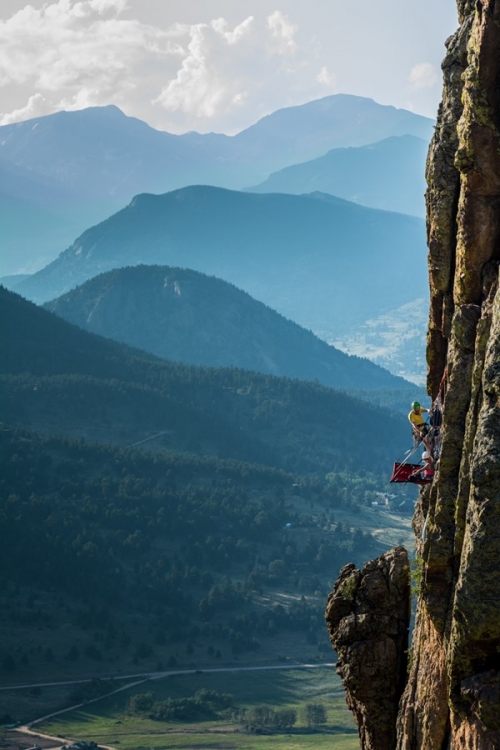 Mạo hiểm cắm trại giữa lưng chừng vách đá ở Colorado - 6