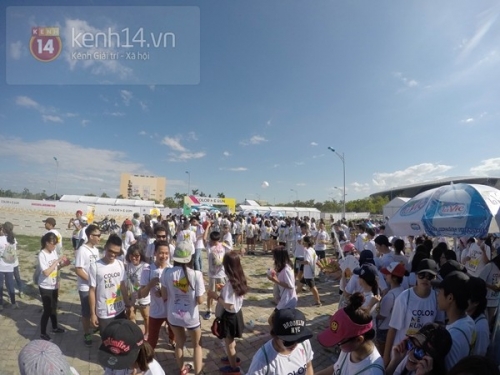 gioi tre da nang quay het minh trong le hoi color me run