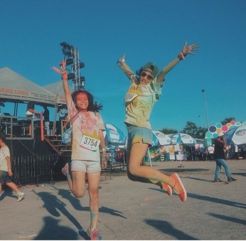 gioi tre da nang quay het minh trong le hoi color me run