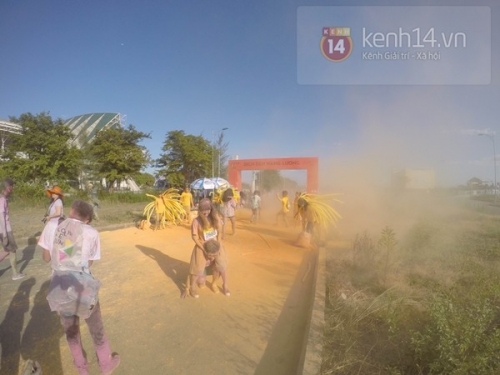 gioi tre da nang quay het minh trong le hoi color me run