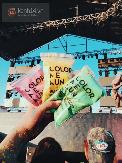 gioi tre da nang quay het minh trong le hoi color me run