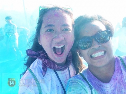 gioi tre da nang quay het minh trong le hoi color me run