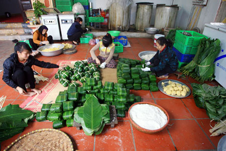 Các làng bánh chưng xanh rộn ràng đón Tết - 1