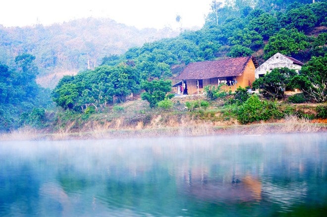 Rủ nhau 'săn' thủy quái ở 'hồ Loch Ness Việt' - 1
