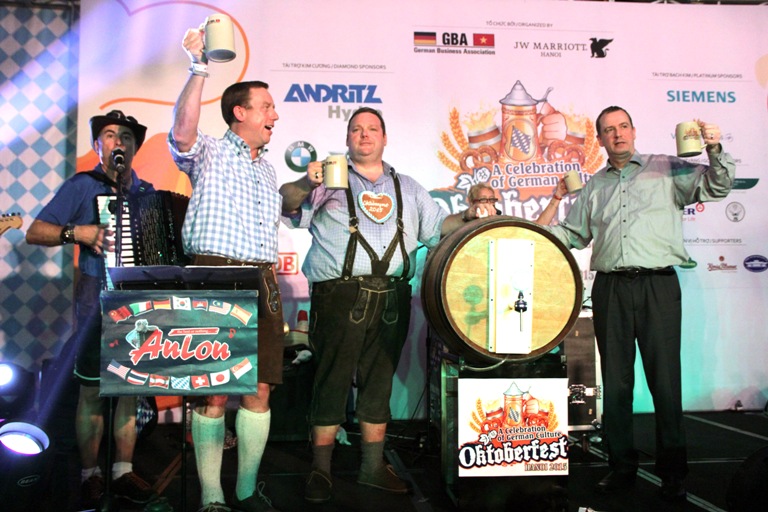 Lễ hội bia Đức Oktoberfest 2016 - 2