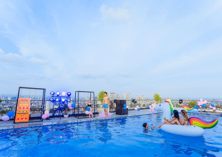 Pool party tại bể bơi view đẹp nhất Hà Nội - 4