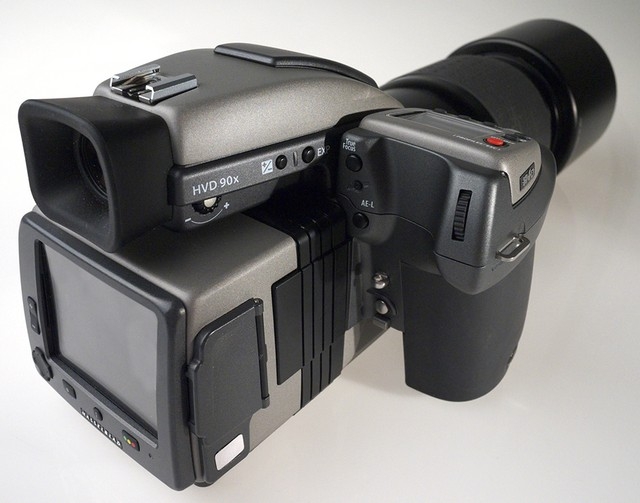  Hasselblad H4D 200ms (40.000 USD ~ khoảng 910 triệu đồng) 