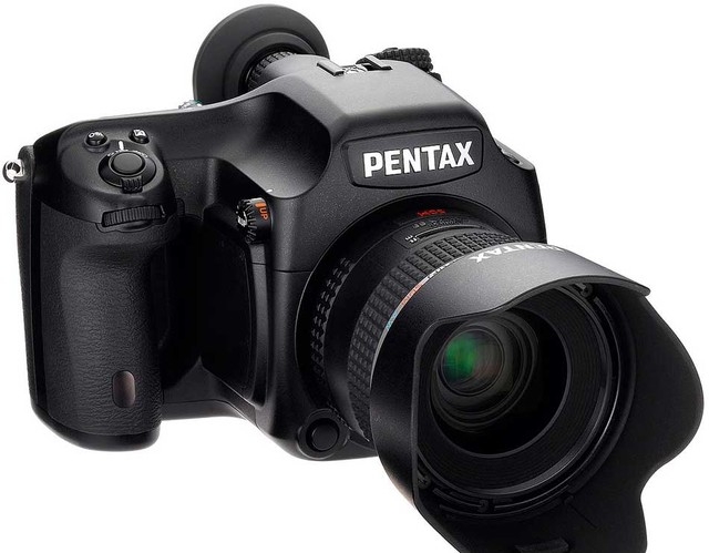  PENTAX 645D (6.000 USD ~ khoảng 228 triệu đồng) 