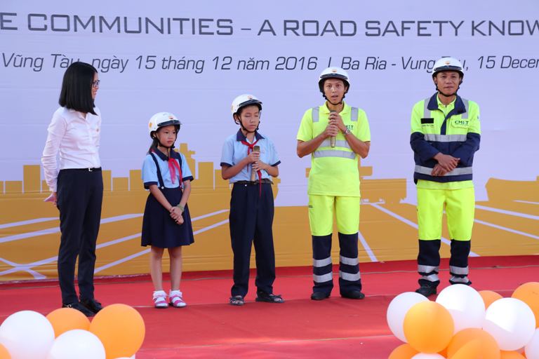 Quỹ Phòng chống Thương vong châu Á trao tặng 1000 mũ bảo hiểm cho học sinh Vũng Tàu - 1