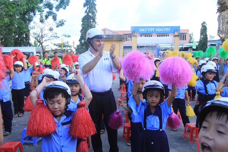 Quỹ Phòng chống Thương vong châu Á trao tặng 1000 mũ bảo hiểm cho học sinh Vũng Tàu - 3