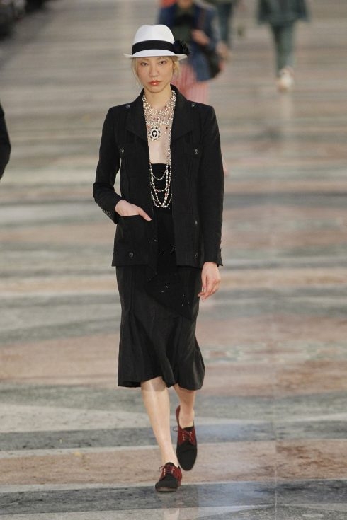 chanel-cruise-2017-ky-nghi-nhiet-doi-6