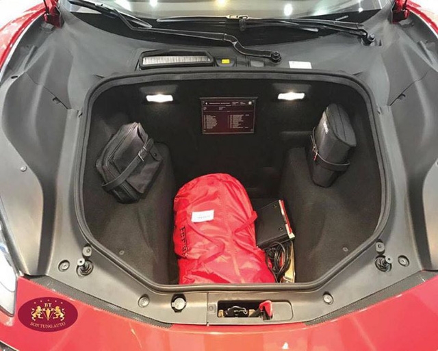 Cận cảnh Ferrari 488 Spider xông đất Việt Nam trong năm 2017 - Ảnh 10. Cận cảnh Ferrari 488 Spider xông đất Việt Nam trong năm 2017 - Ảnh 10.