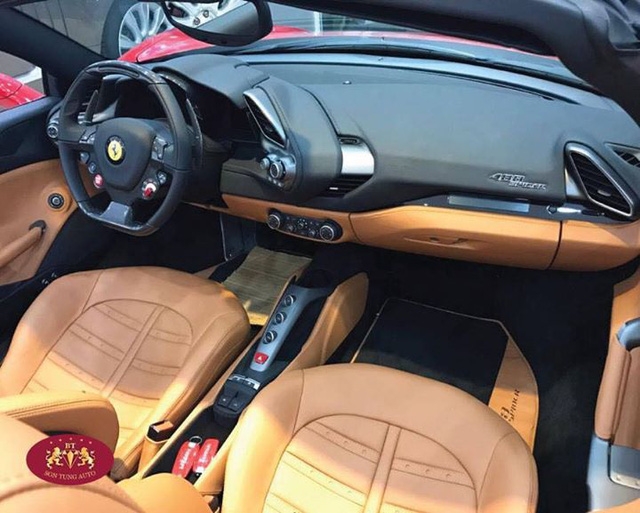 Cận cảnh Ferrari 488 Spider xông đất Việt Nam trong năm 2017 - Ảnh 3. Cận cảnh Ferrari 488 Spider xông đất Việt Nam trong năm 2017 - Ảnh 3.