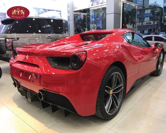 Cận cảnh Ferrari 488 Spider xông đất Việt Nam trong năm 2017 - Ảnh 5. Cận cảnh Ferrari 488 Spider xông đất Việt Nam trong năm 2017 - Ảnh 5.