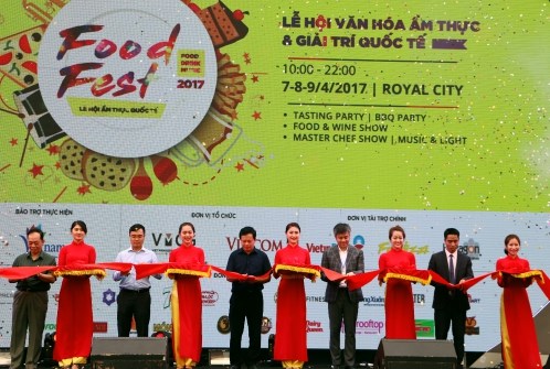 Food Fest 2017: Nhộn nhịn và hấp dẫn ngay trong ngày khai mạc - 1