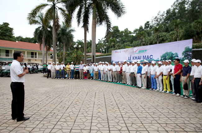 200 golfer tham dự giải golf từ thiện “Swing for the Kids 2017” - 2