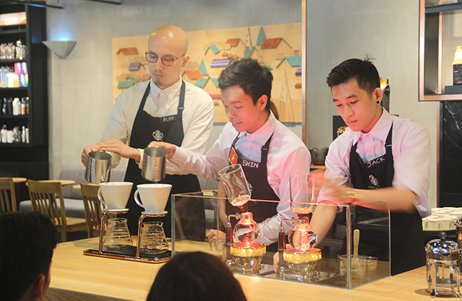 Khai trương cửa hàng Starbucks Reserve đầu tiên tại Việt Nam - 1