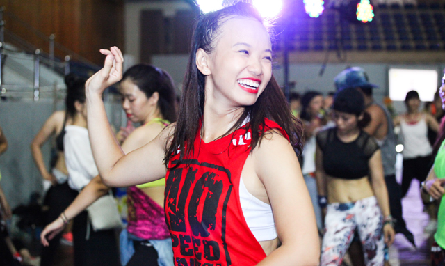 500 'tín đồ' cháy hết mình trong 'Đại nhạc hội Zumba' - 4