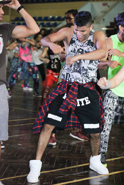 500 'tín đồ' cháy hết mình trong 'Đại nhạc hội Zumba' - 6