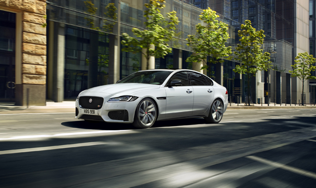 Hỗ trợ 100% phí đăng ký trước bạ khi mua Jaguar XF - 1