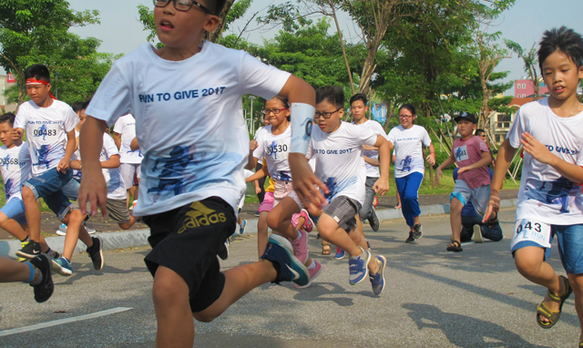 Run To Give 2017 quyên góp 133 triệu đồng cho học sinh miền núi - 2