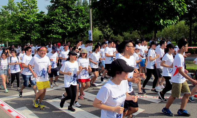 Run To Give 2017 quyên góp 133 triệu đồng cho học sinh miền núi - 4