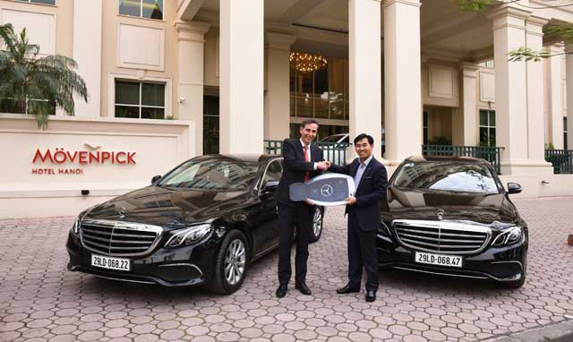 Khách sạn Mövenpick Hà Nội đưa đón du khách bằng Mercedes-Benz E200 - 1