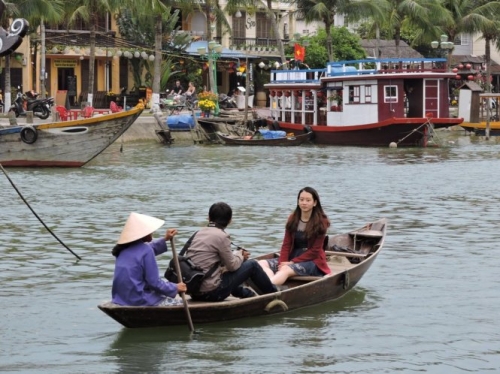 'Ăn chơi' tháng giêng ở phố cổ Hội An - 9