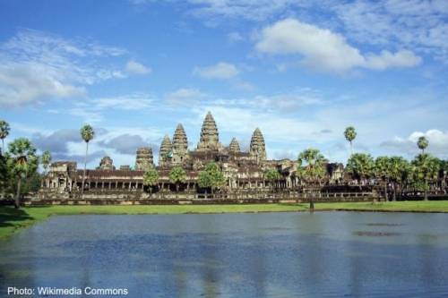 campuchia bat giu 3 du khach phap khoa than o den angkor