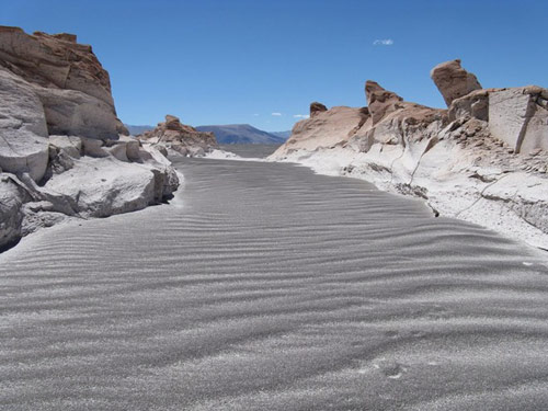 Chiêm ngưỡng cánh đồng đá bọt tuyệt đẹp ở Argentina - 2