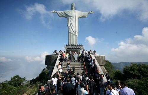 Chụp ảnh trên đỉnh tượng Chúa cứu thế ở Rio de Janeiro - 2