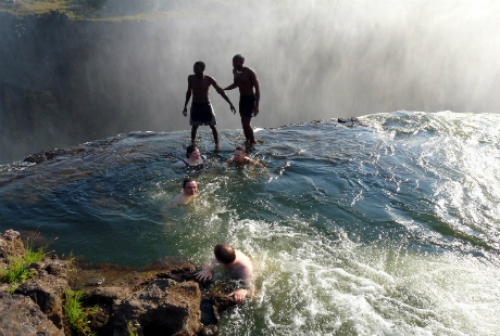 Devil’s Pool - hồ bơi kỳ quái và nguy hiểm nhất thế giới - 3