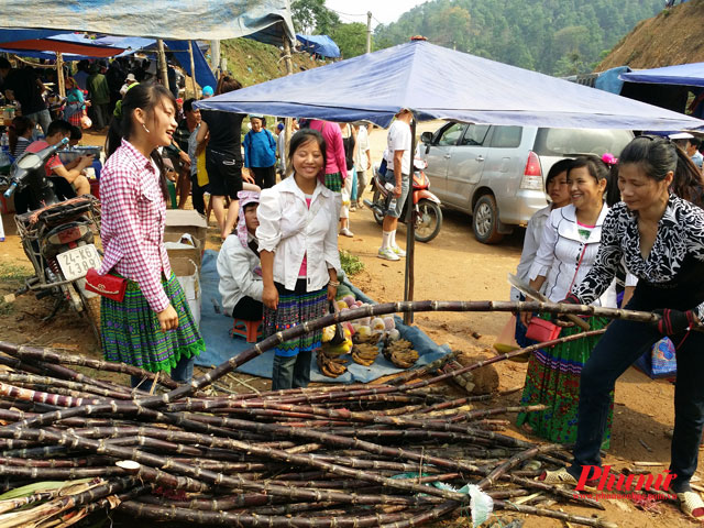 Ghé chợ phiên được khách nước ngoài yêu thích tại Lào Cai - 1