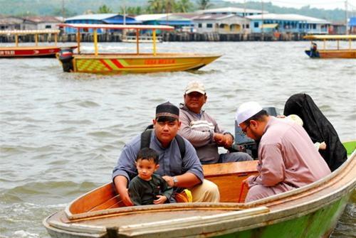 Làng nổi Kampong Ayer ở Brunei - 2