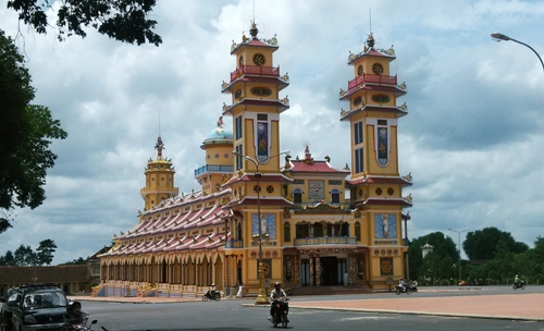 len lich kham pha cu chi va tay ninh trong ngay 30 4-2