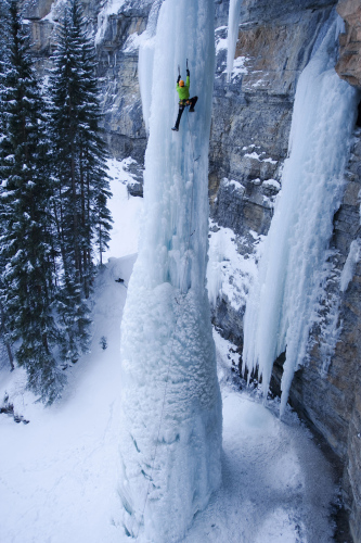 6-Ice-climbing-a-frozen-waterf-5121-7549