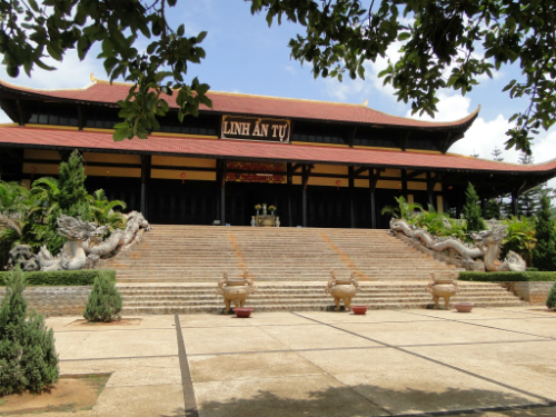 nhung ngoi chua thien vien cho mua du xuan da lat - 1