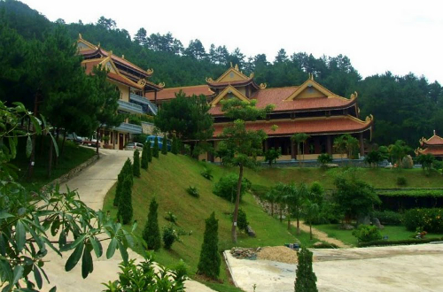 nhung ngoi chua thien vien cho mua du xuan da lat - 4