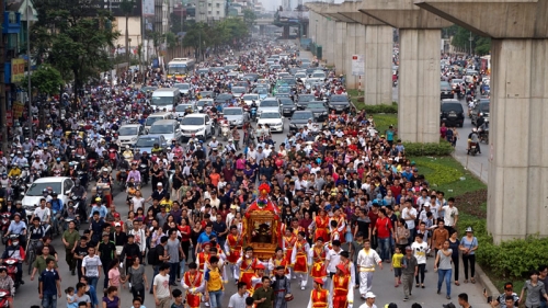 rong mua kieu xoay tren pho ha noi-10