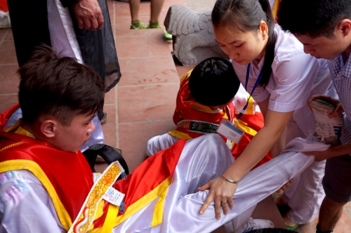 rong mua kieu xoay tren pho ha noi-15