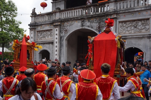 rong mua kieu xoay tren pho ha noi-16