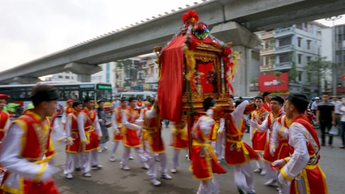 rong mua kieu xoay tren pho ha noi-3