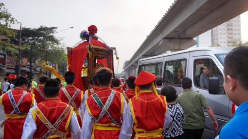 rong mua kieu xoay tren pho ha noi-6