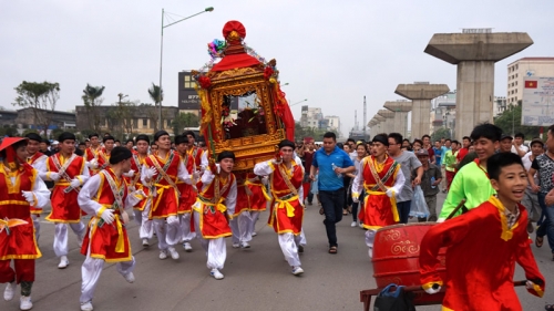 rong mua kieu xoay tren pho ha noi-9