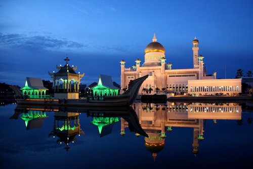 Sultan-Omar-Ali-Saifuddin-Mosque-02-1024