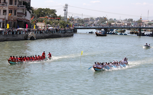 xuan soi dong voi le hoi dua thuyen truyen thong binh thuan - 11